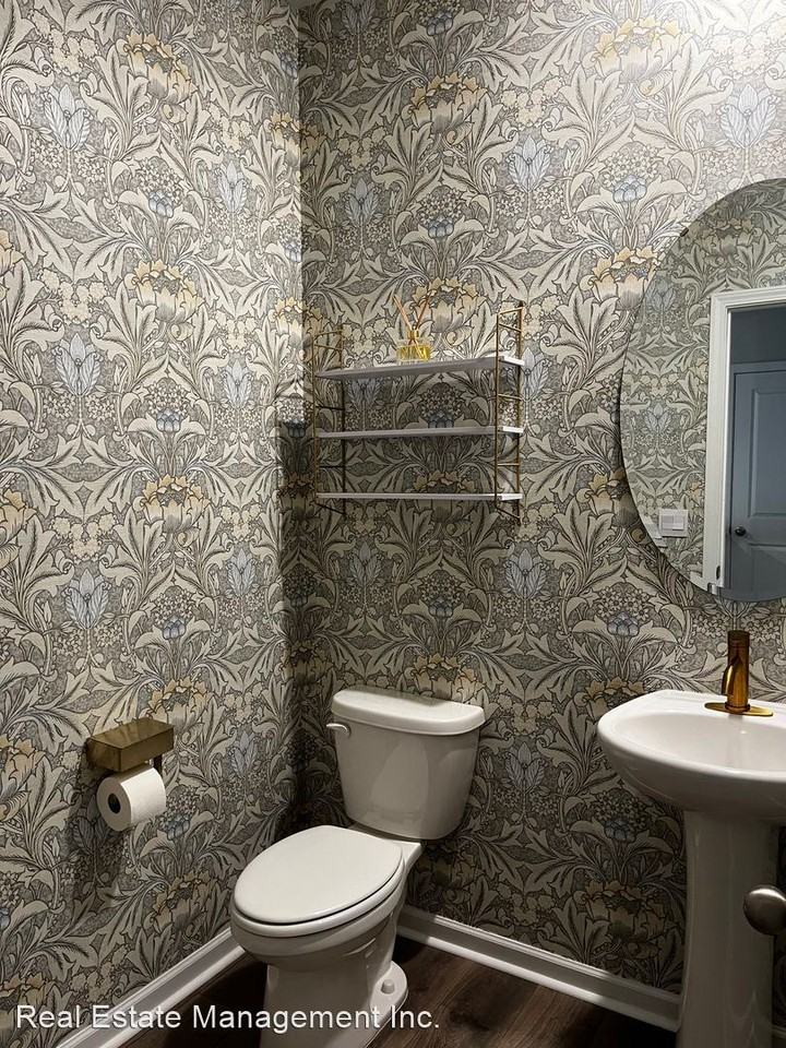 1010 Kellie Ct - Photo 3 of 29