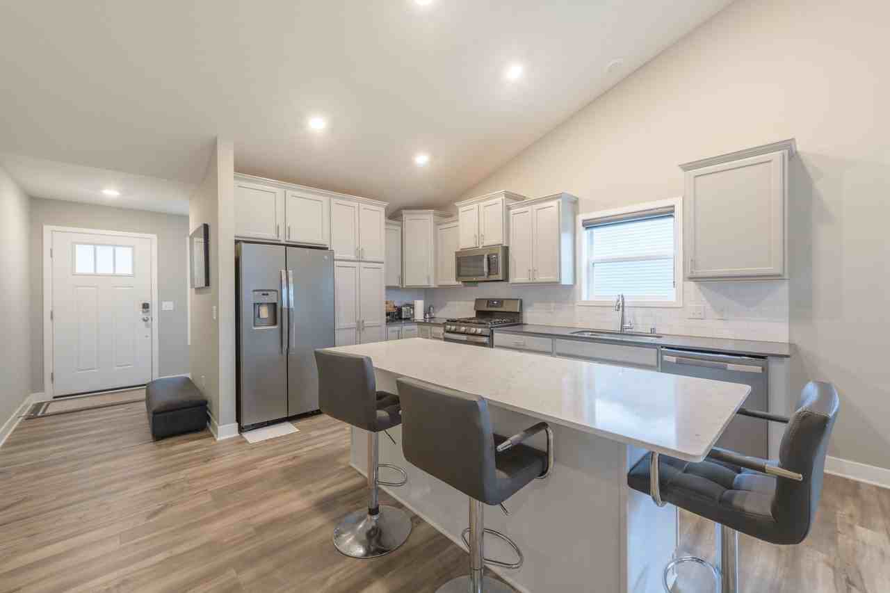18370 Grasshopper Dr - Photo 2 of 30