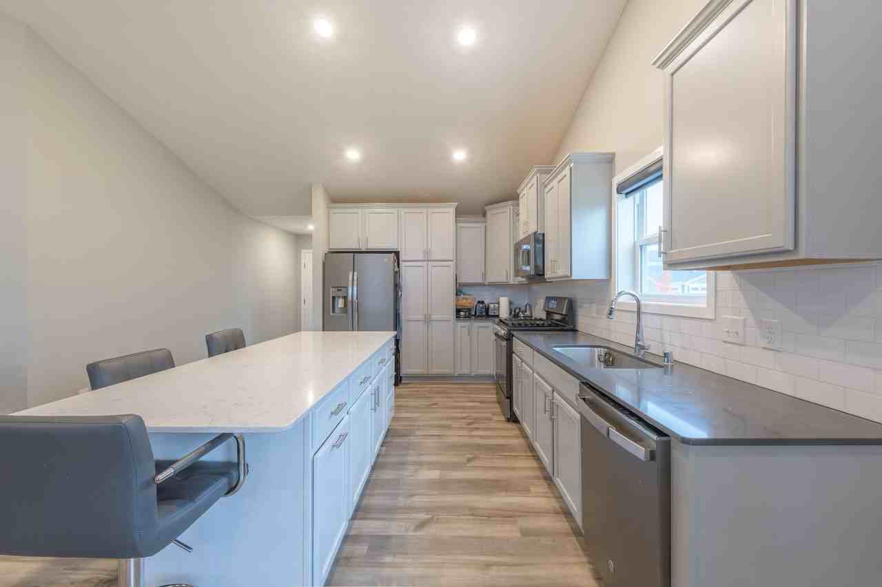 18370 Grasshopper Dr - Photo 3 of 30