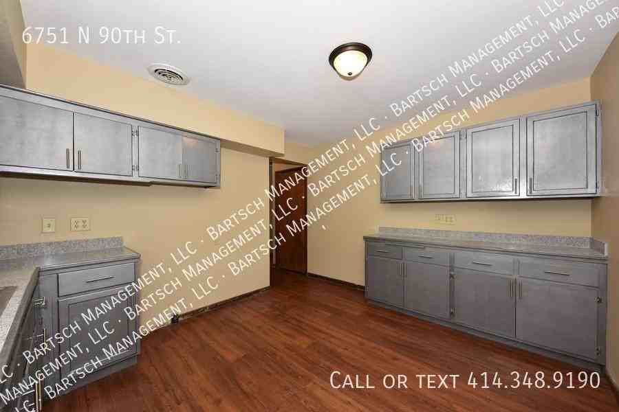 6751 N 90th St - Photo 2 of 11