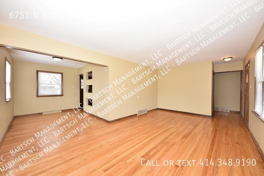 6751 N 90th St - Photo 3 of 11