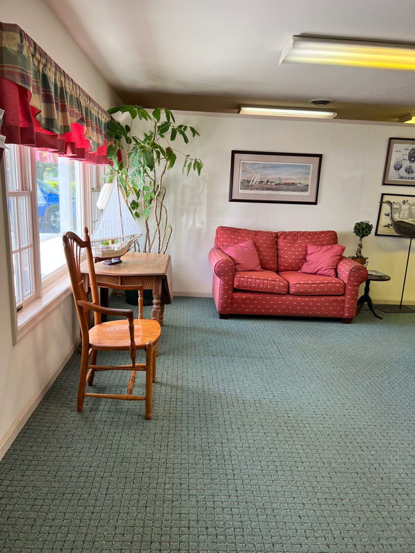 152 Morgnec Rd - Photo 3 of 8