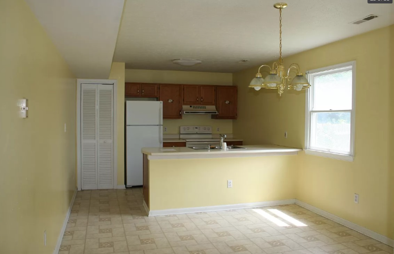 252 Florence Ave - Photo 3 of 10