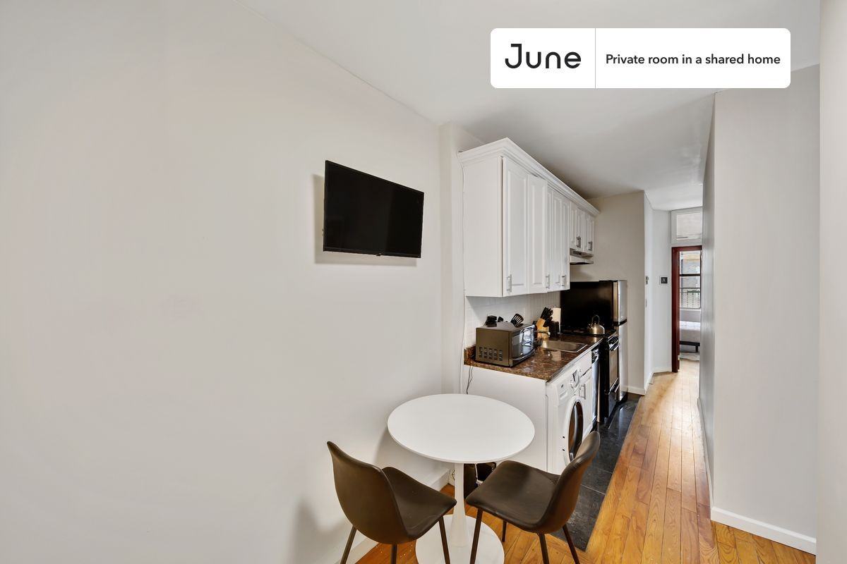 205 W 109th St #C - Photo 2 of 8