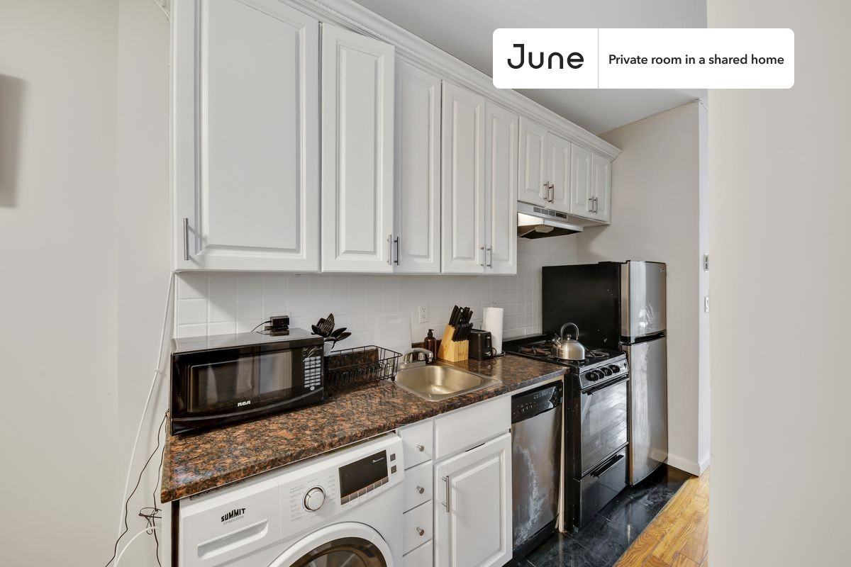 205 W 109th St #C - Photo 4 of 8