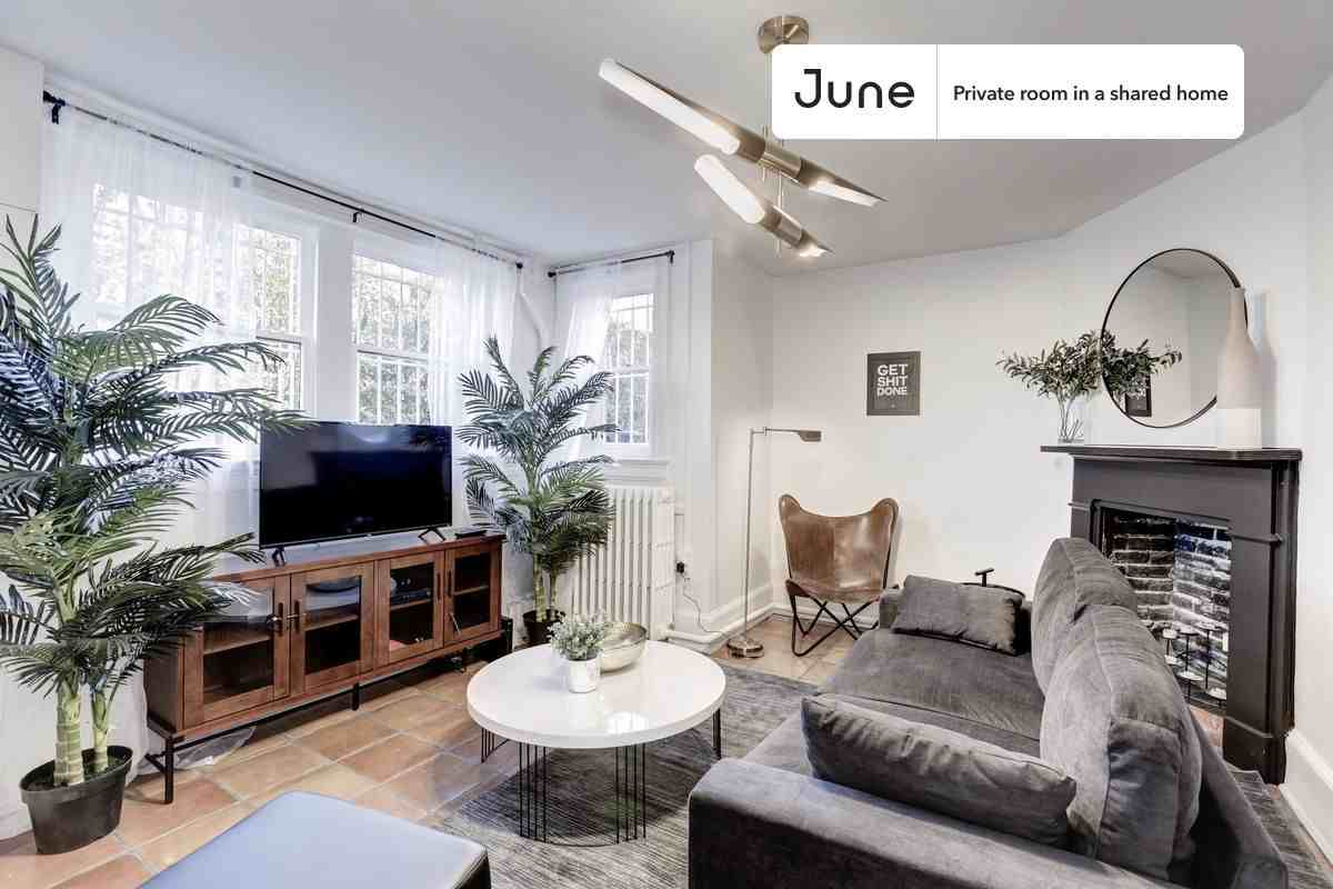 773 10th St Se #1A - Photo 5 of 12