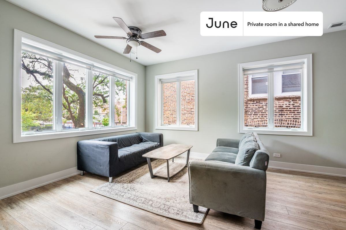 1119 S Loomis St #E - Photo 5 of 19