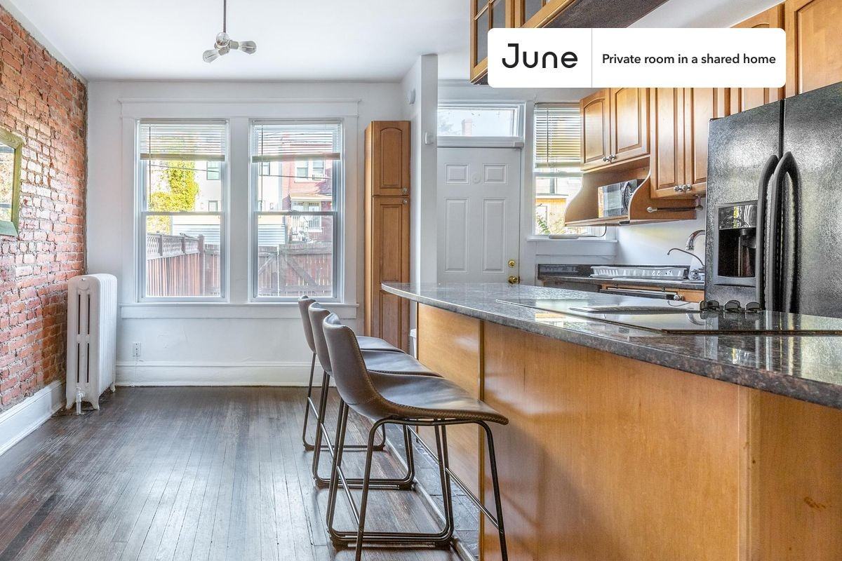 616 Orleans Pl Ne #B - Photo 7 of 21