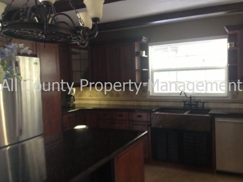 6026 Oakhurst Dr - Photo 3 of 11