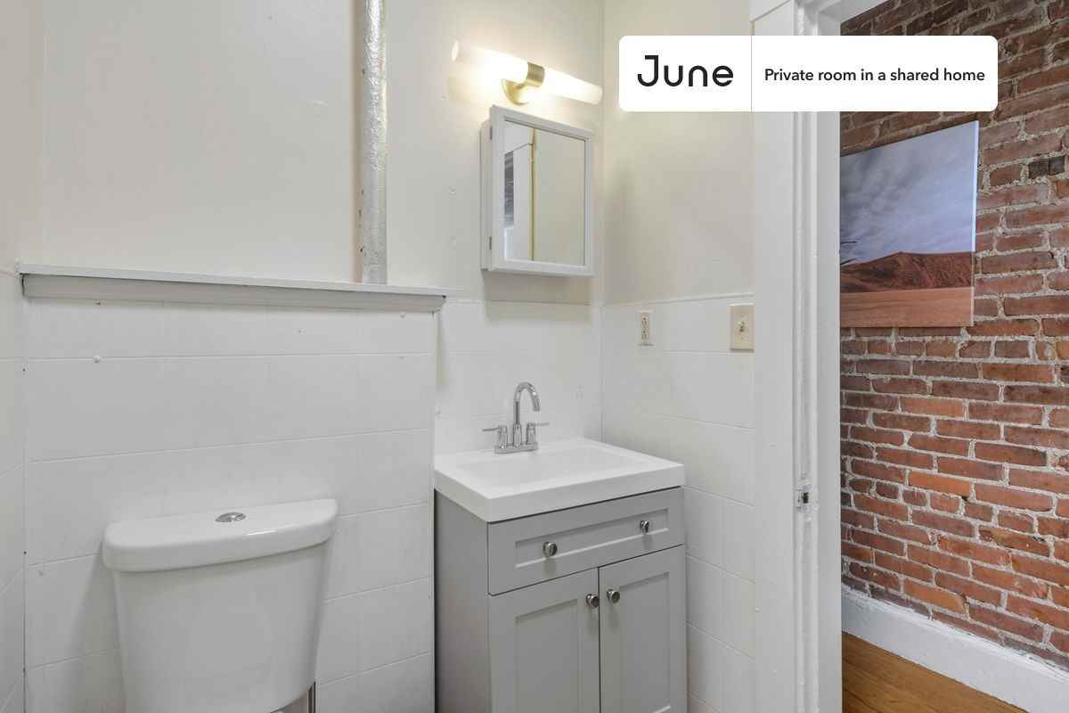 7 Linden St #B - Photo 4 of 11