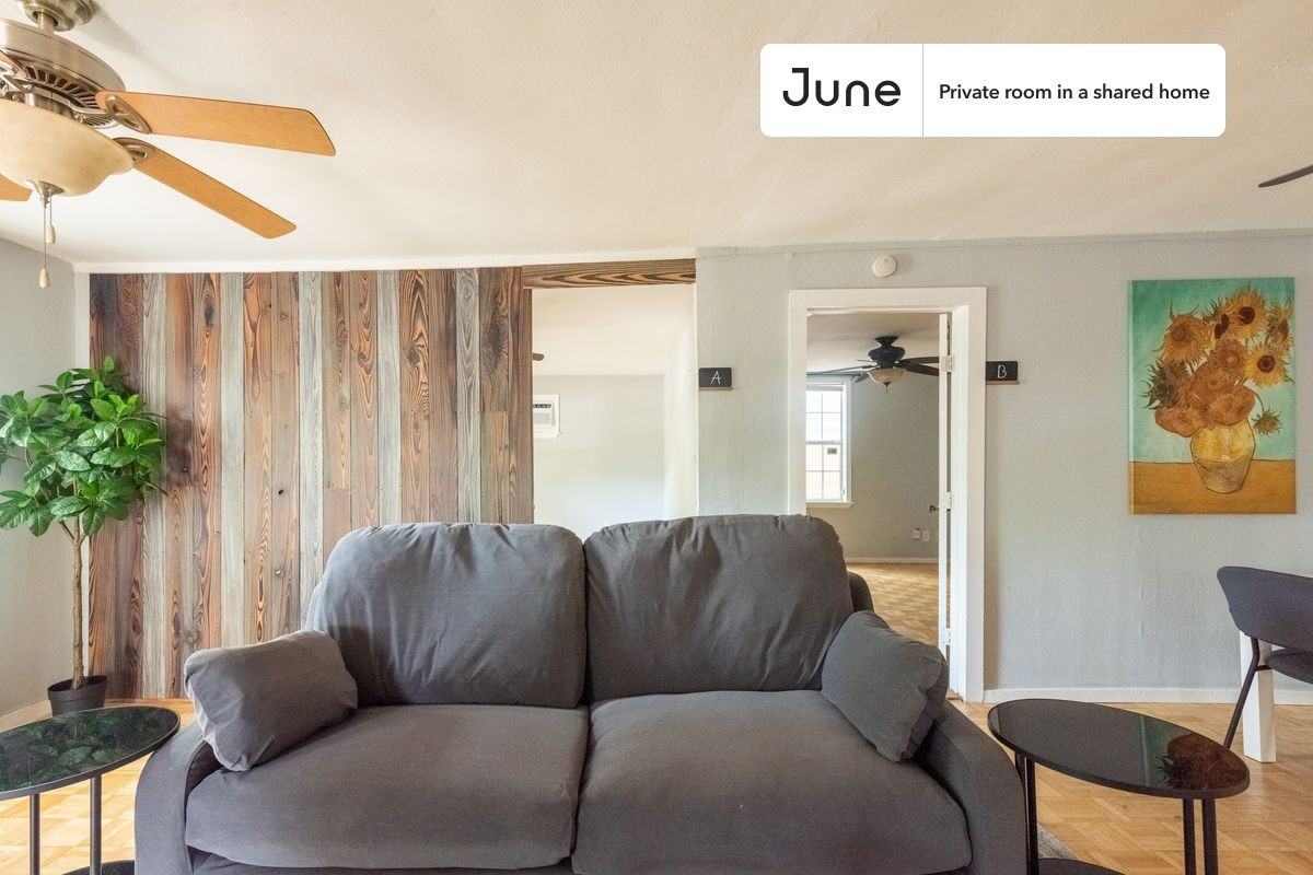 1805 Haskell St #B - Photo 5 of 18