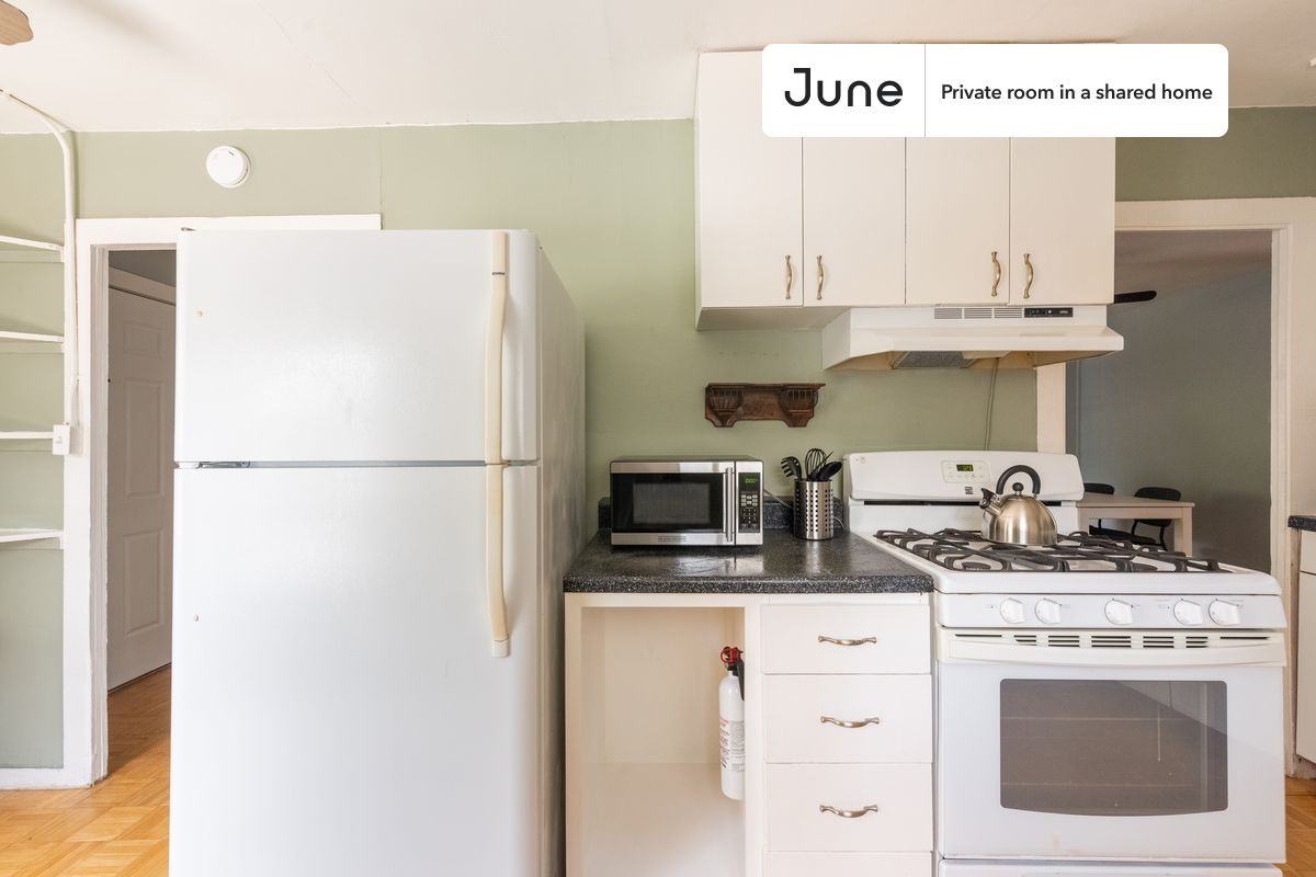 1805 Haskell St #B - Photo 7 of 18