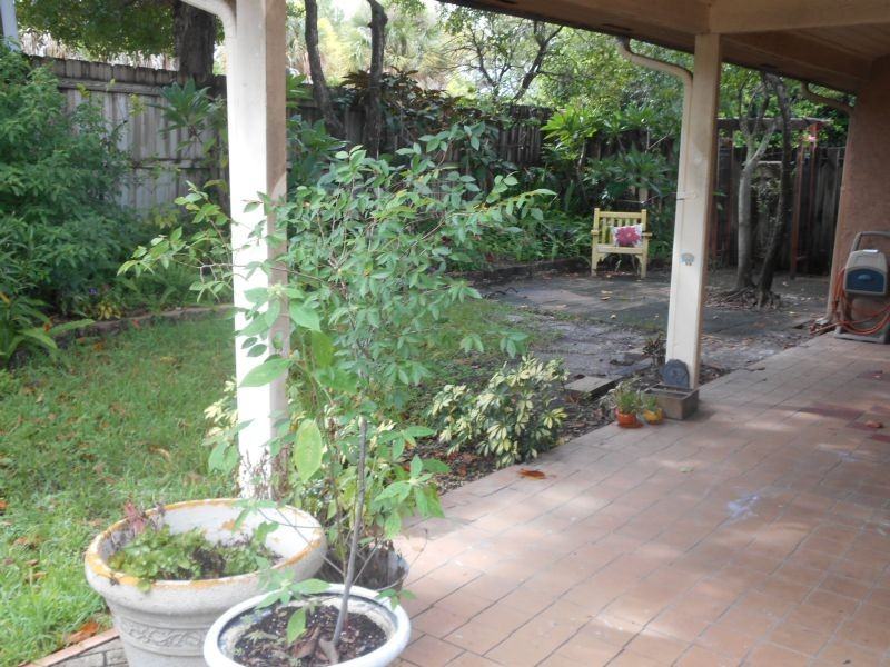 2250 Springwood Cir W - Photo 2 of 9