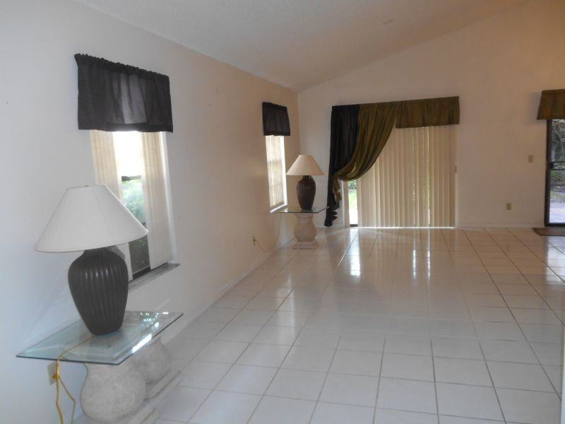 2250 Springwood Cir W - Photo 3 of 9