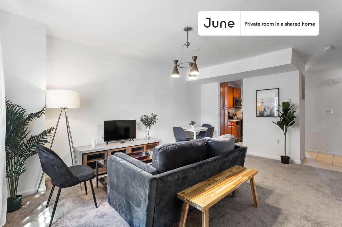 1318 11th St Nw #2A - Photo 2 of 18