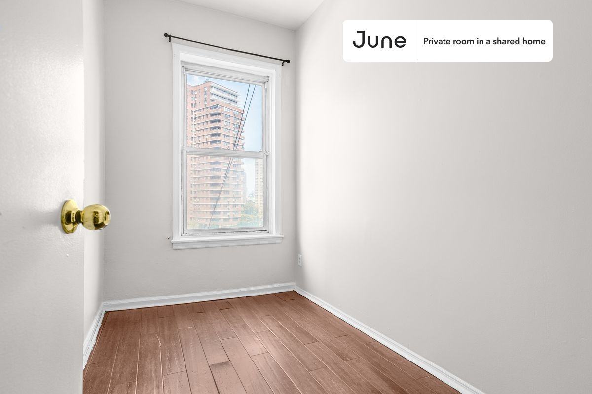 243 E Broadway #C - Photo 2 of 12