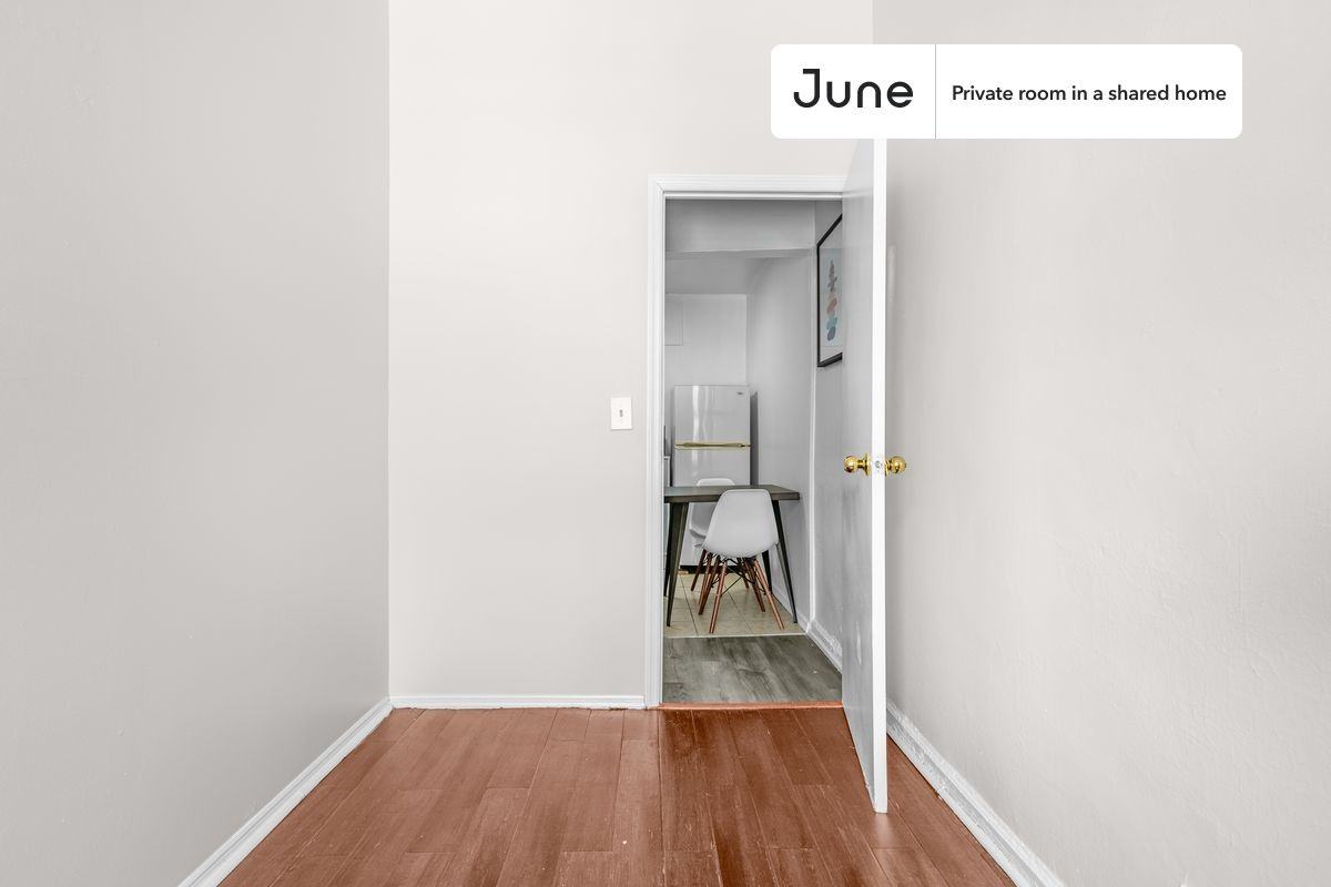 243 E Broadway #C - Photo 4 of 12