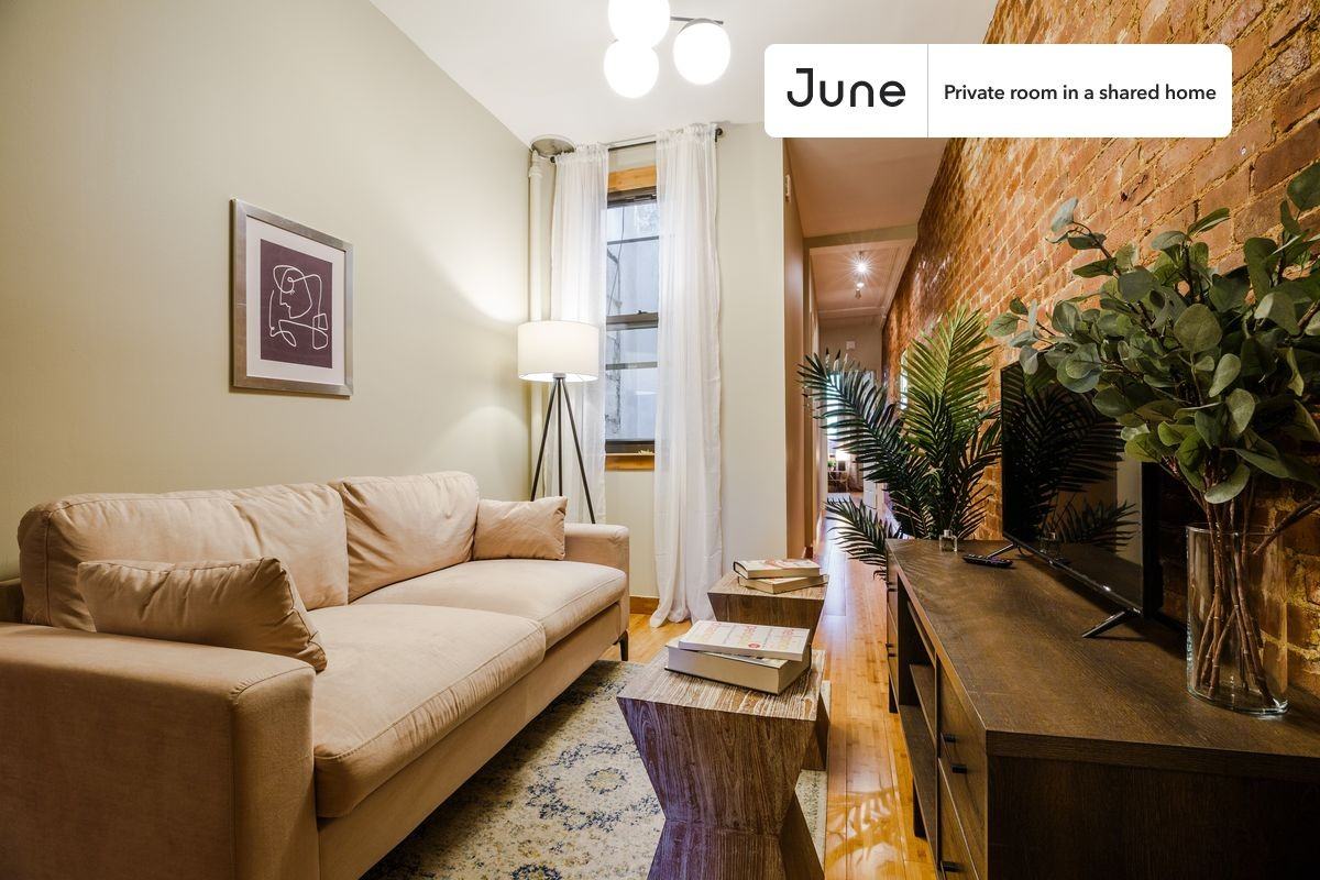 439 W 48th St #A - Photo 5 of 9