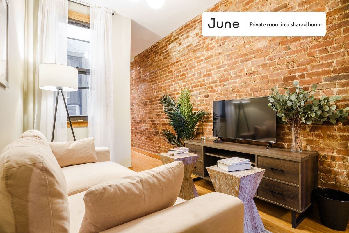 439 W 48th St #A - Photo 6 of 9