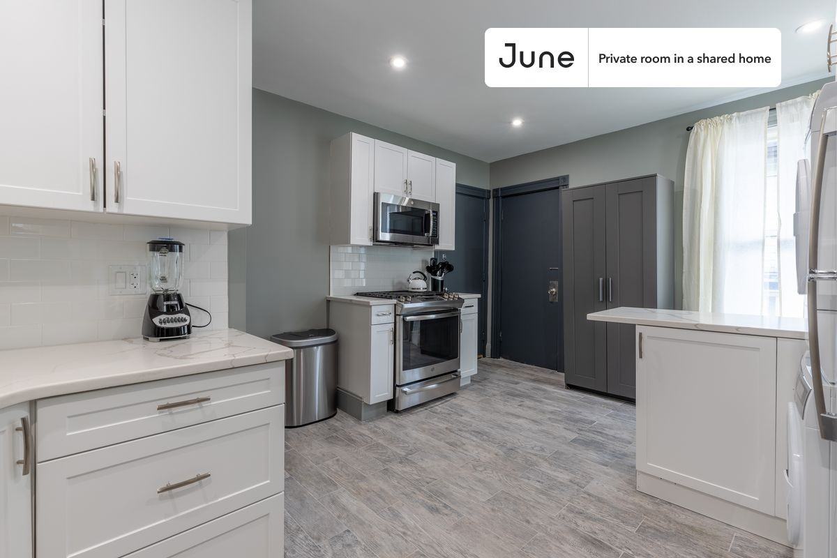 35 Newport St #B - Photo 7 of 11