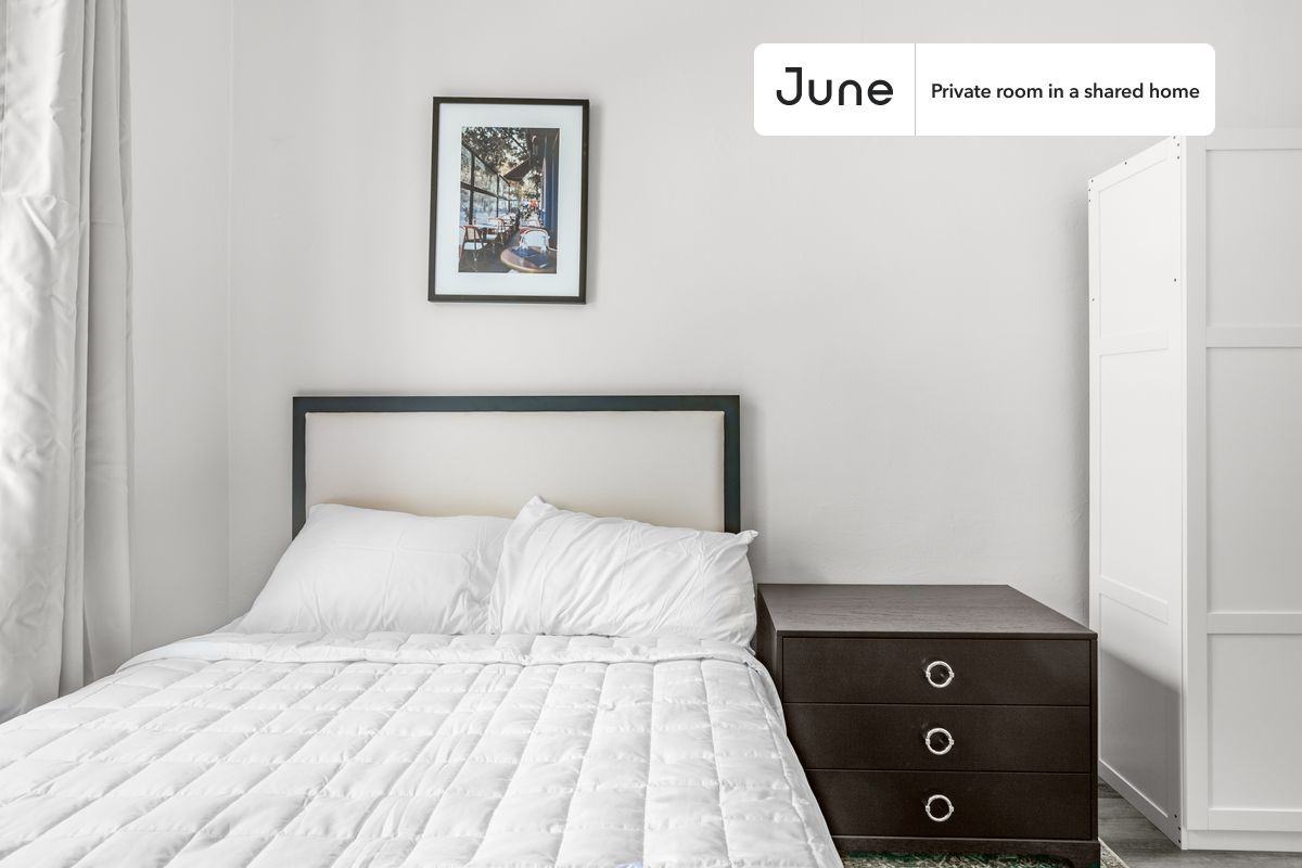 243 E Broadway #A - Photo 2 of 12