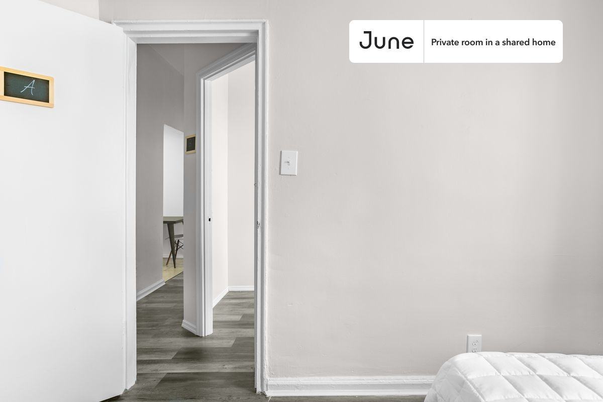 243 E Broadway #A - Photo 4 of 12