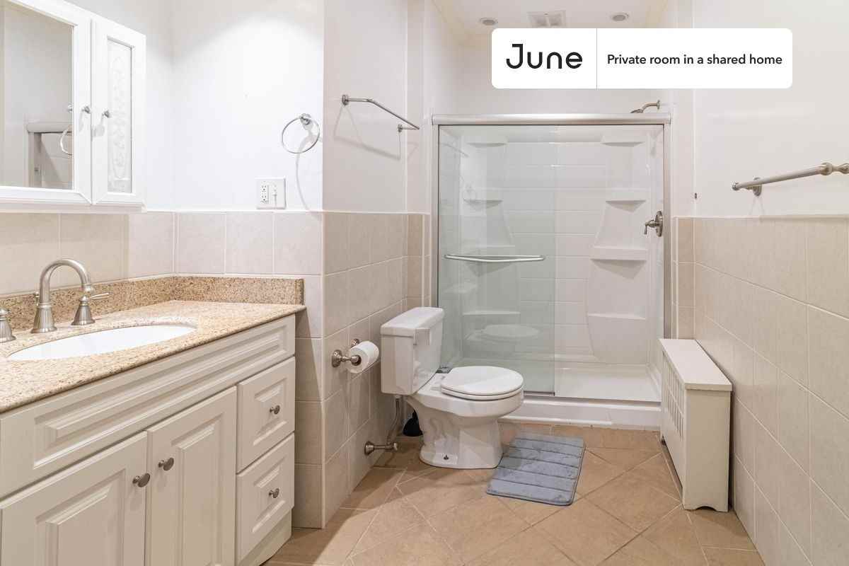 129 Chiswick Rd #E - Photo 5 of 15