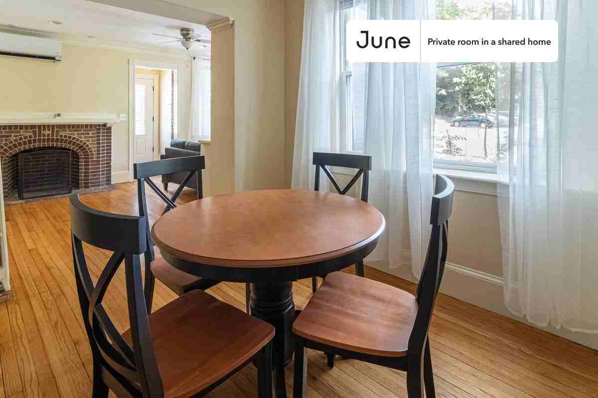 129 Chiswick Rd #E - Photo 7 of 15