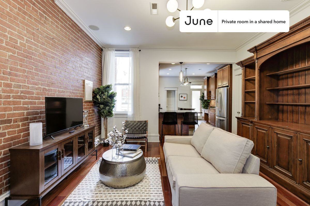 814 9th St Ne #A - Photo 6 of 21