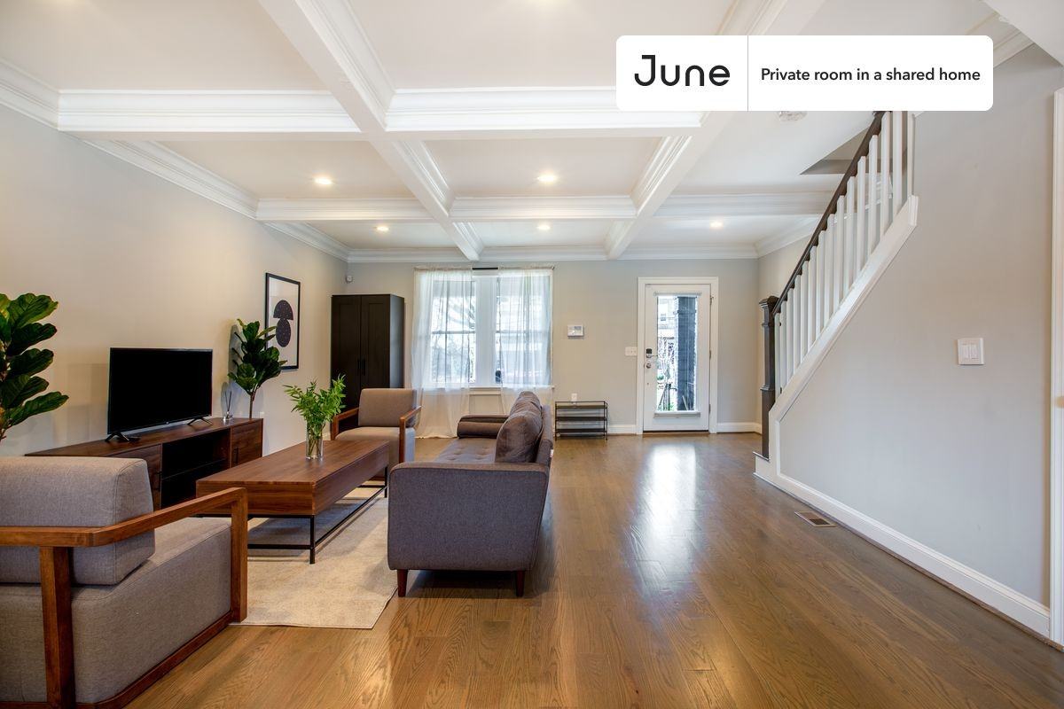 4419 3rd St Nw #C - Photo 5 of 14