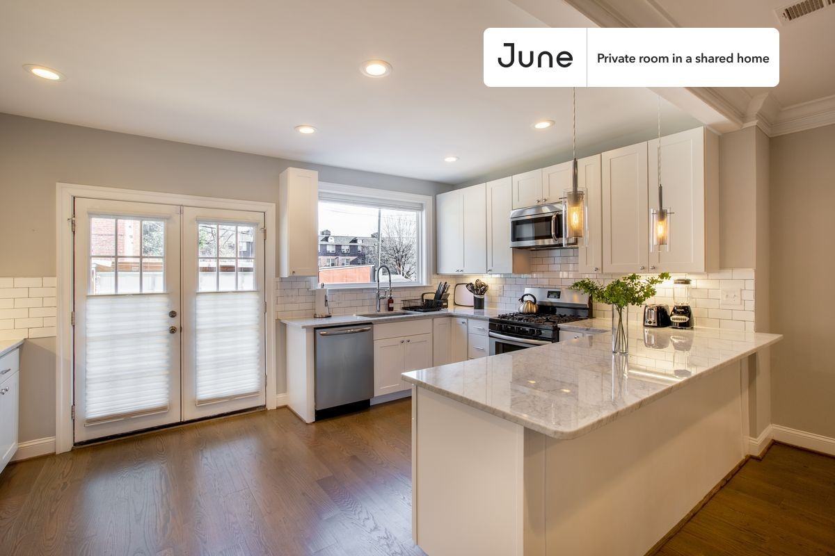 4419 3rd St Nw #C - Photo 7 of 14