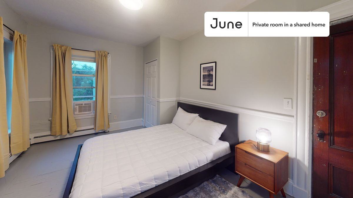 76 Easton St #D - Photo 2 of 10