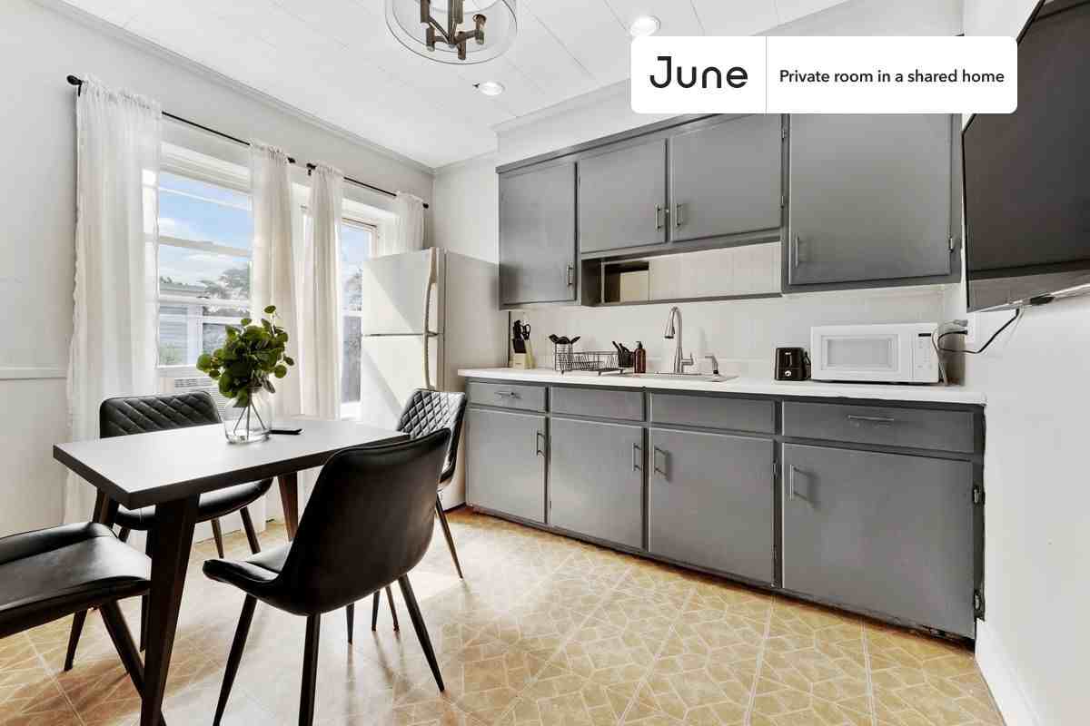 76 Easton St #D - Photo 5 of 10
