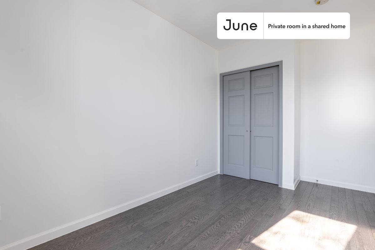 2572 Steinway St #C - Photo 5 of 16