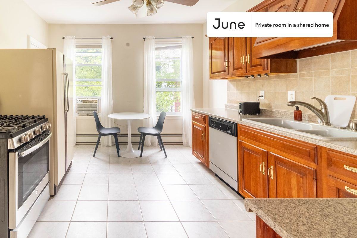 19 Berkshire St #B - Photo 7 of 12