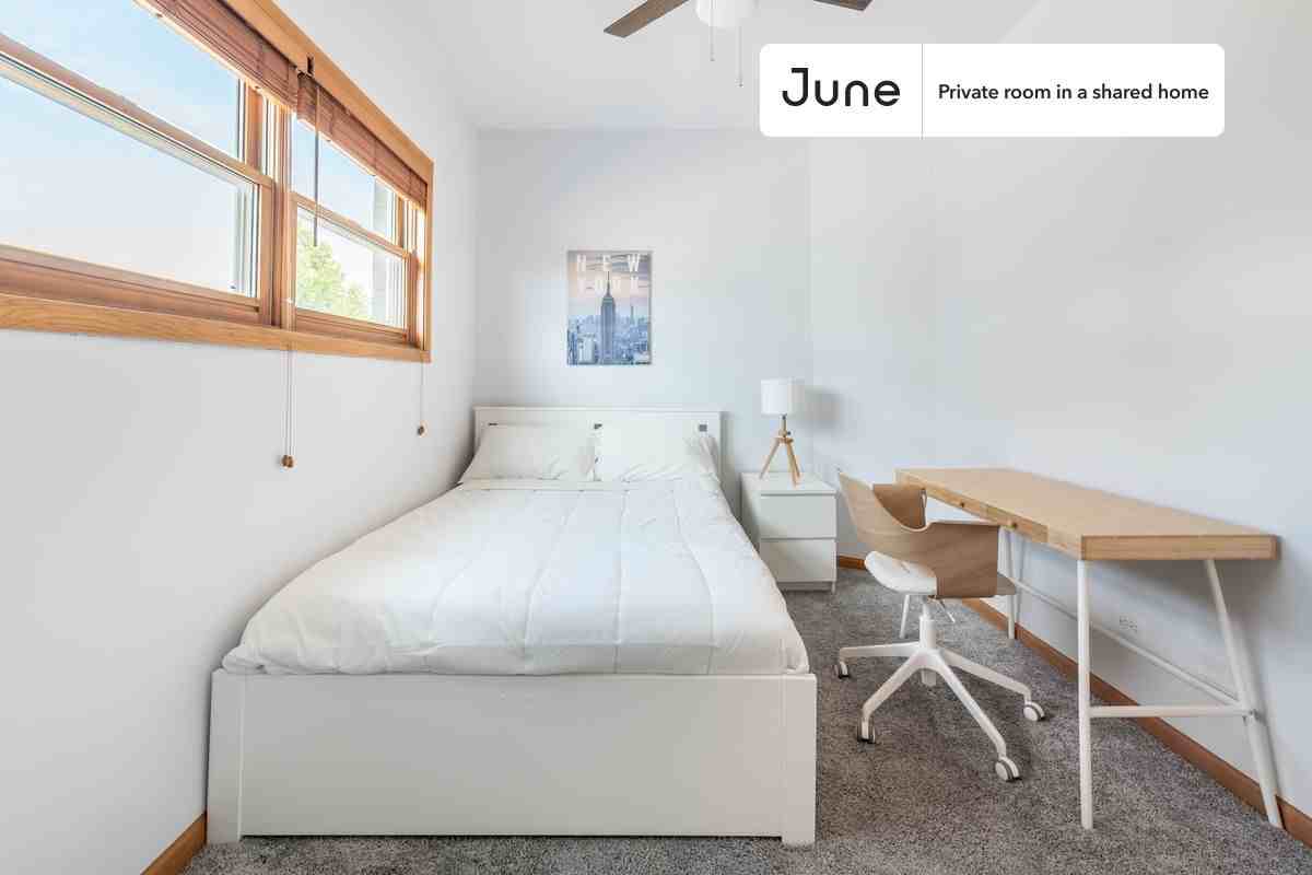 1359 W Hubbard St #A - Photo 2 of 23