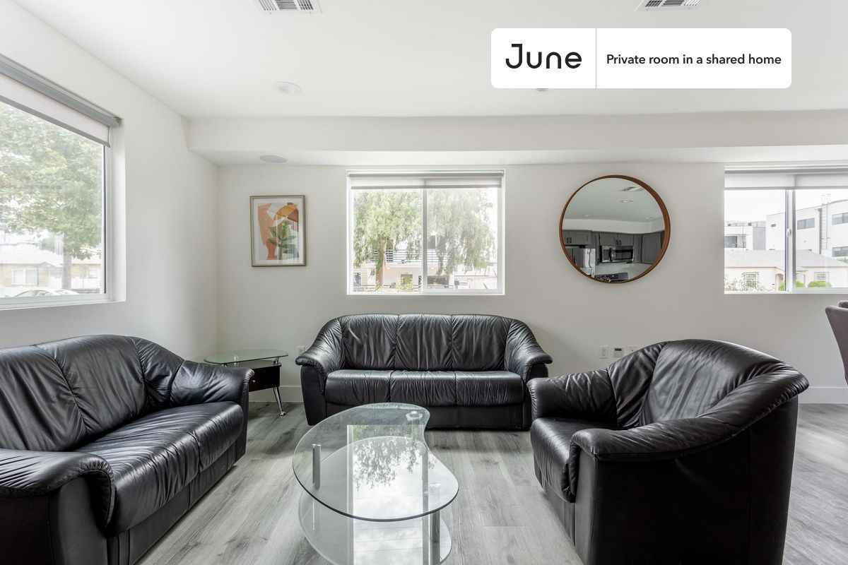 5641 Auckland Ave #C - Photo 6 of 20