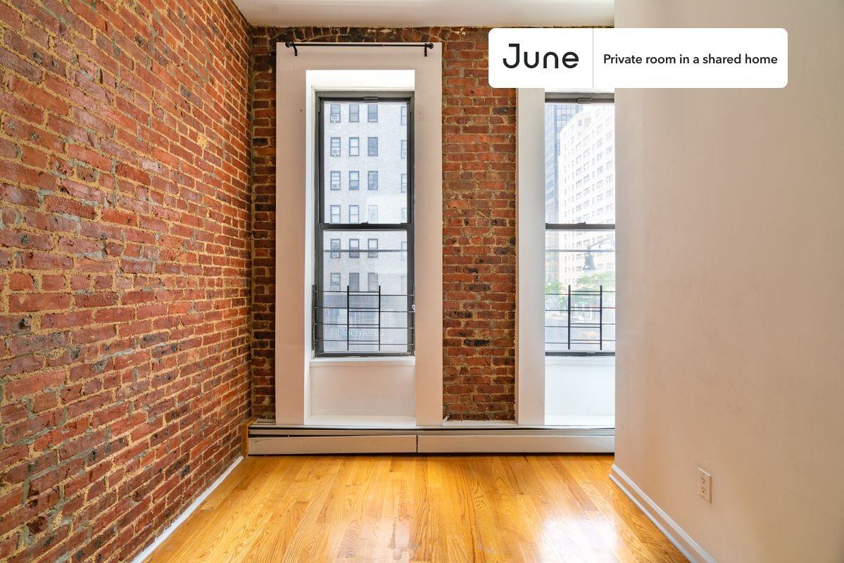 401 E 57th St #B - Photo 4 of 15