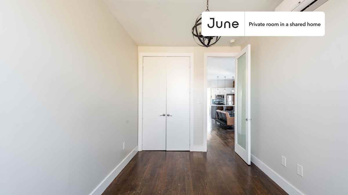 1131 Broadway #D - Photo 4 of 15