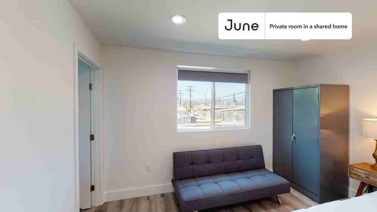 564312 Auckland Ave #D - Photo 2 of 13