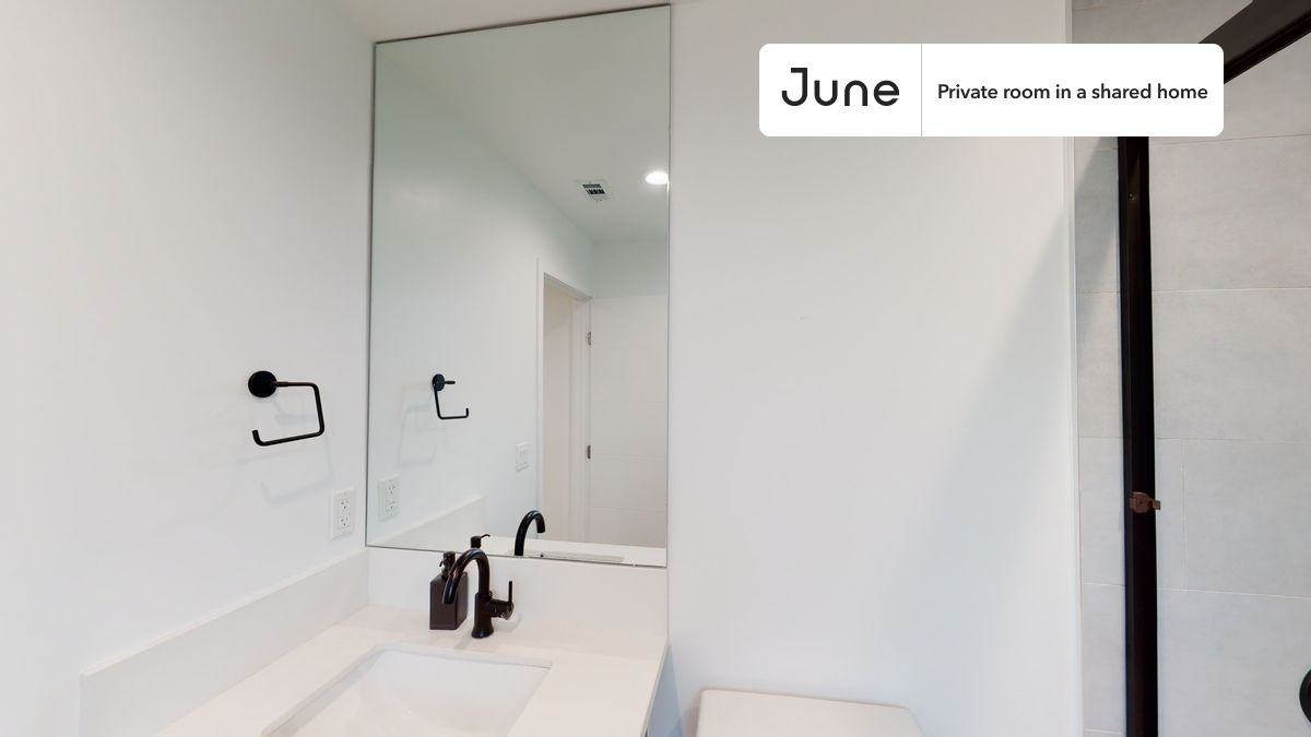 564312 Auckland Ave #D - Photo 5 of 13