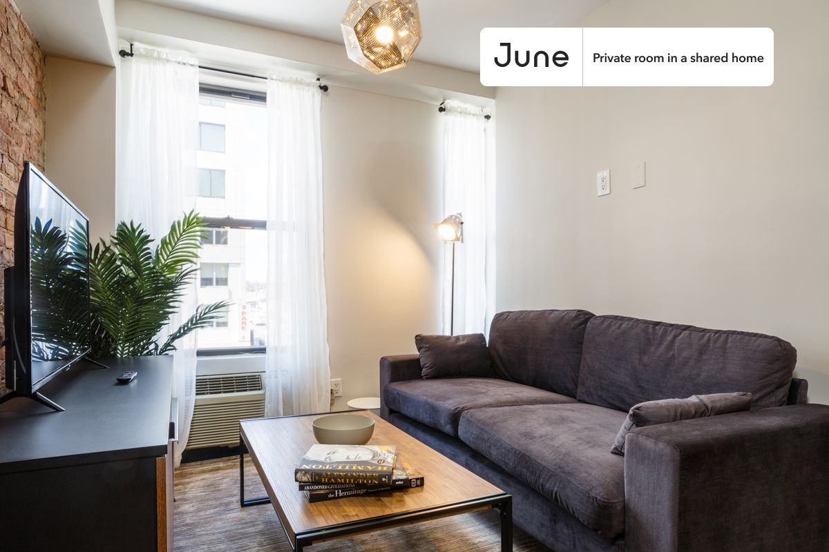 356 W 39th St #C - Photo 4 of 10