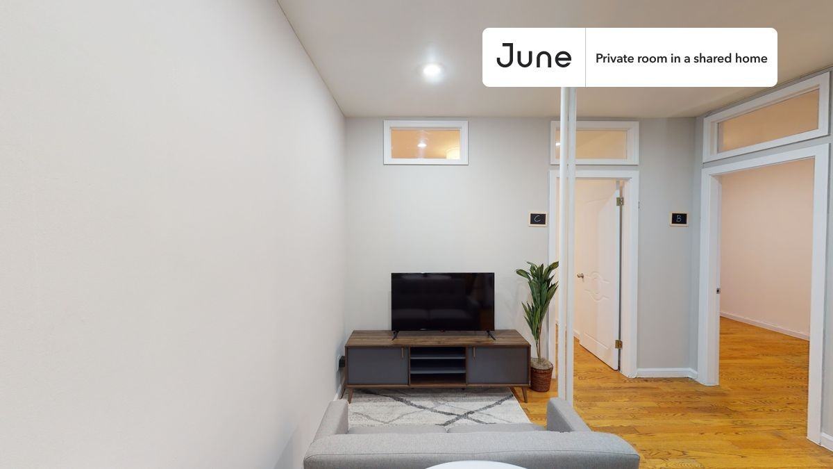 214 W 109th St #C - Photo 5 of 8