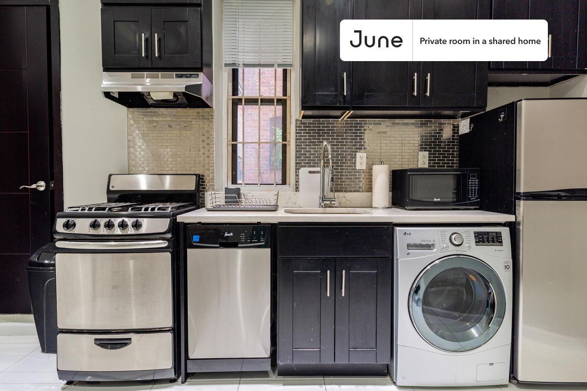 354 354 Cathedral Park Way #A - Photo 5 of 11