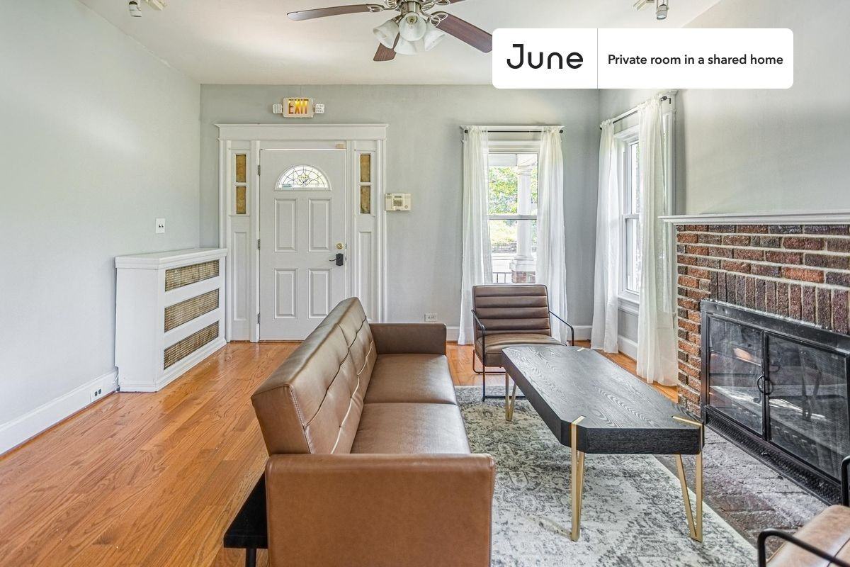 1214 Michigan Ave Ne #E - Photo 5 of 33