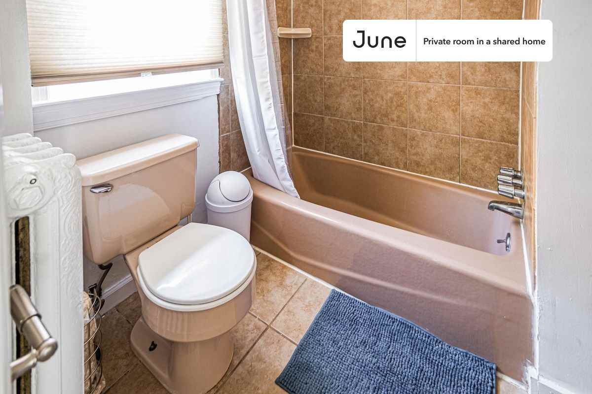 1214 Michigan Ave Ne #E - Photo 7 of 33