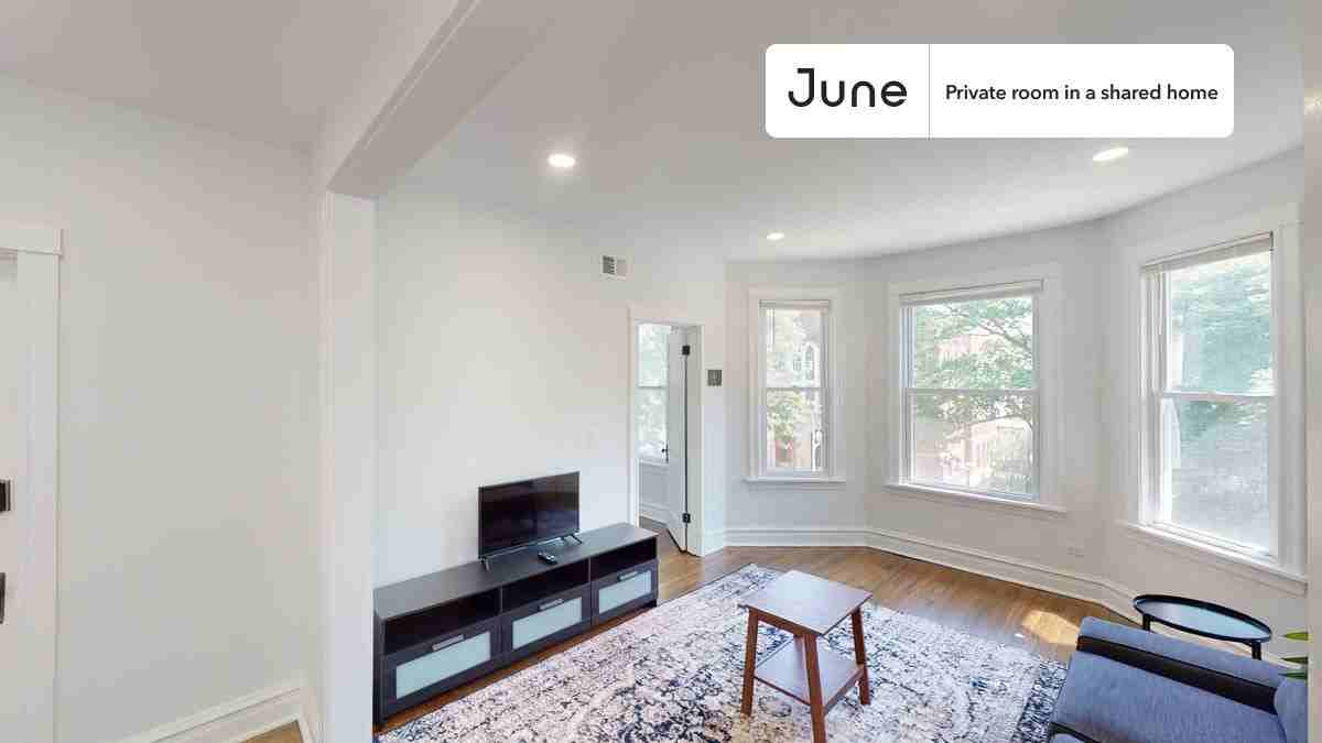 2252 N Lawndale Ave #B - Photo 7 of 29