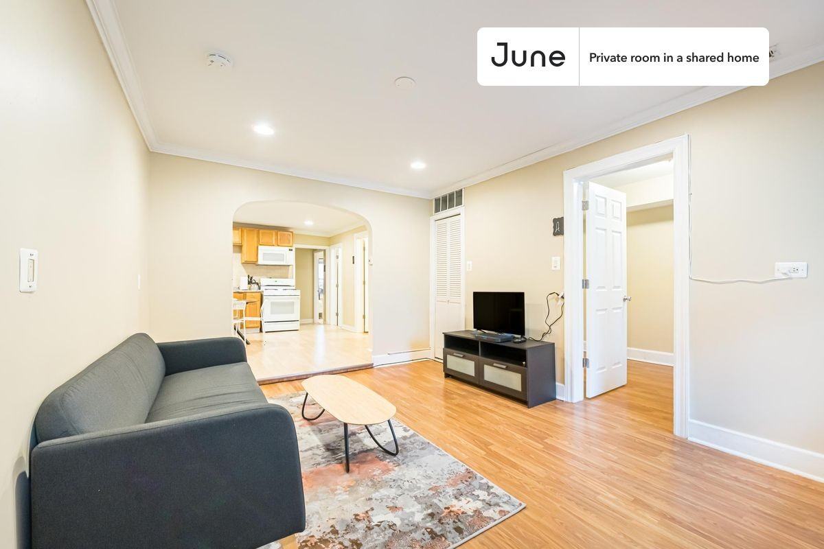 1639 W Superior St #A - Photo 7 of 18