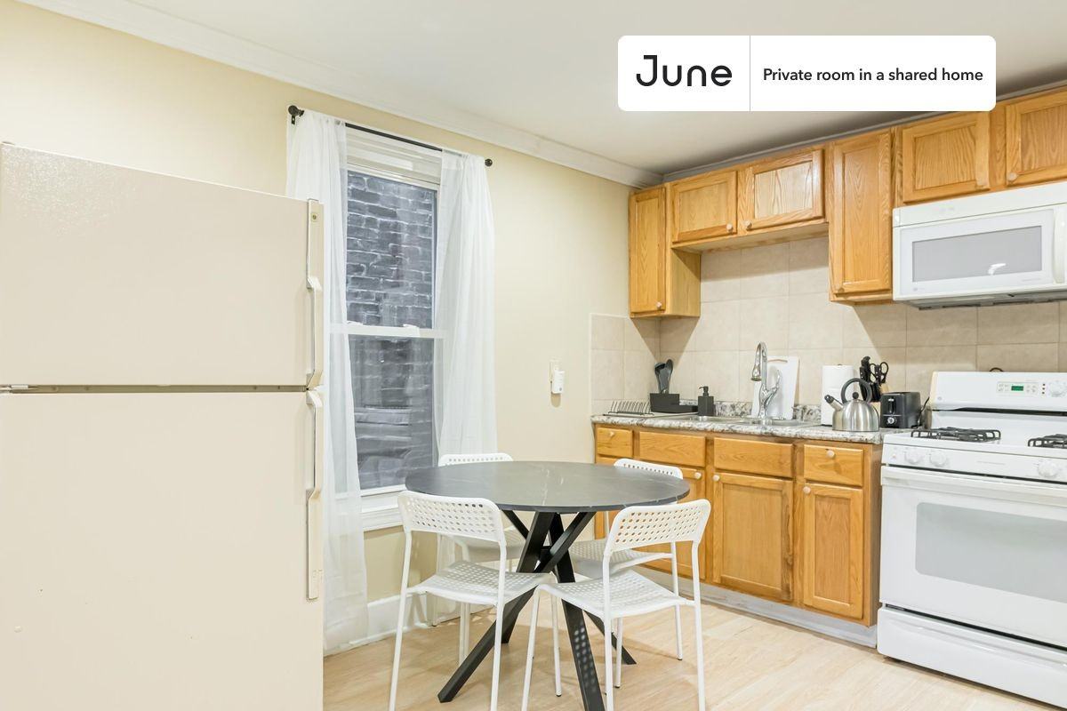 1639 W Superior St #A - Photo 4 of 14