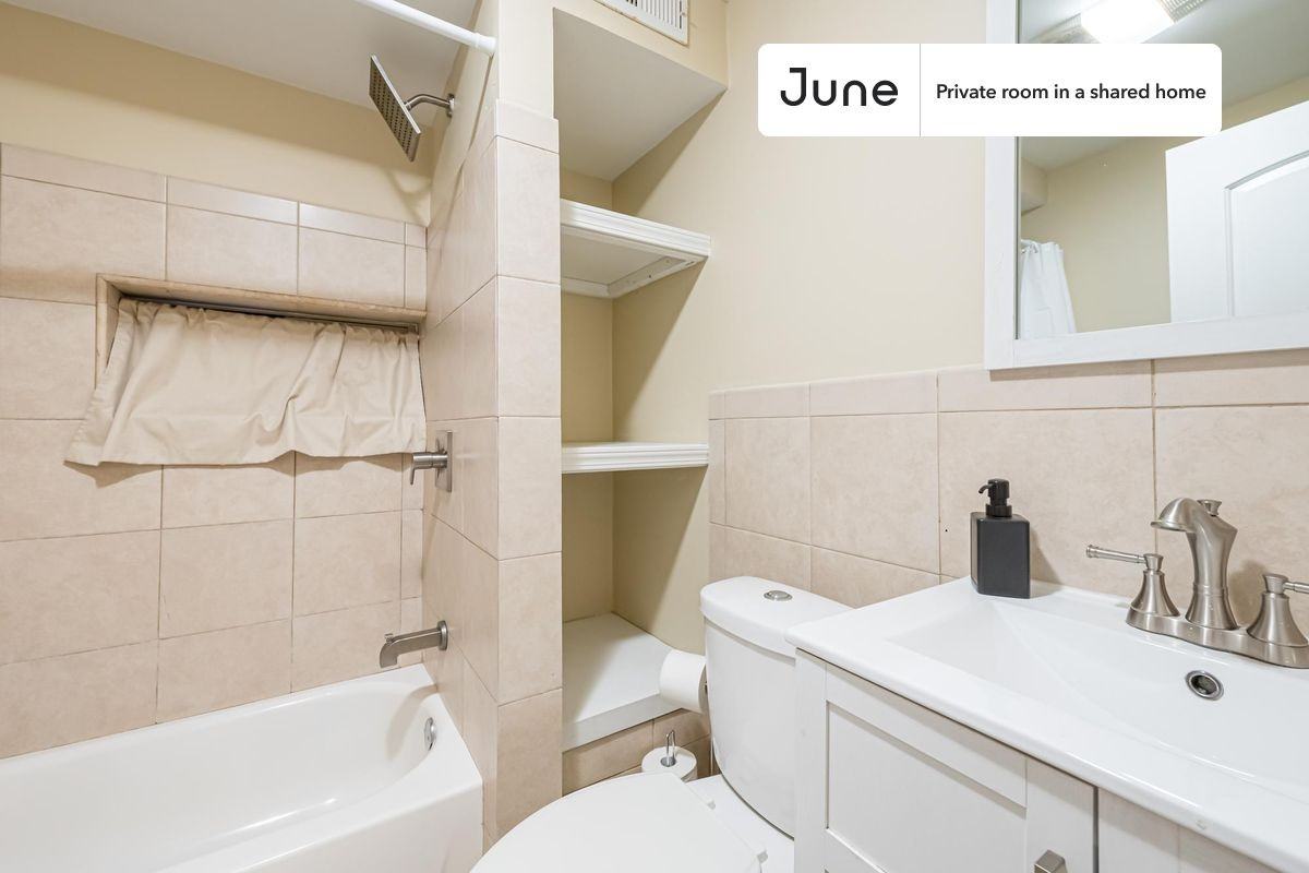 1639 W Superior St #A - Photo 5 of 14